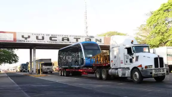 Este miércoles llegaron cinco nuevas unidades del IE-TRAM en Yucatán Este miércoles llegaron cinco nuevas unidades del IE-TRAM en Yucatán