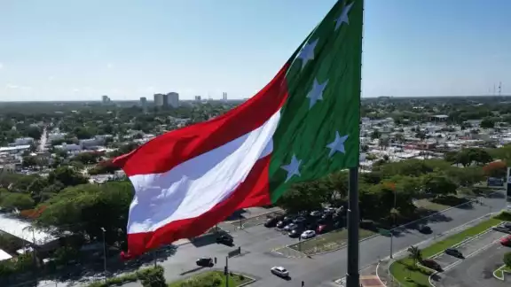 Después de 182 años, la bandera de Yucatán volvió a ondear Después de 182 años, la bandera de Yucatán volvió a ondear