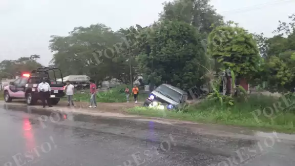 A pesar de que el hombre casi causa terminar volcado resultó ileso