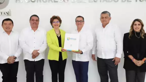 La Secretaria de Gobierno la encargada de entregar el documento La Secretaria de Gobierno la encargada de entregar el documento