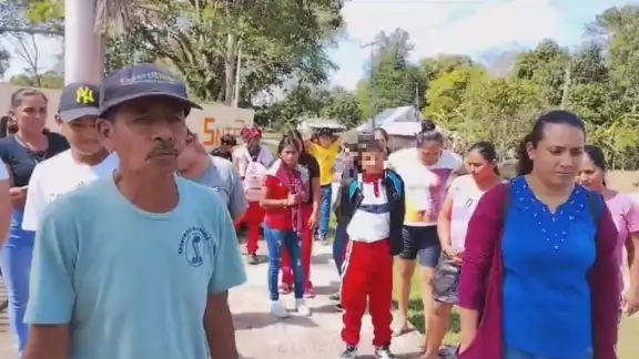 Los padres no abrirán la escuela hasta que la Seduc resuelva el problema