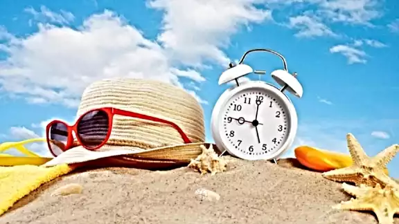 ¿Se atrasa o se adelanta el reloj? El 3 de abril del 2022 finalizará el horario de invierno. Foto: Especial