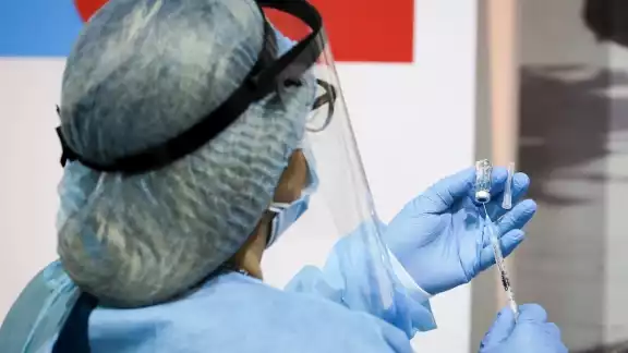 La compañía Moderna y la organización IAVI anunciaron que se han administrado las primeras dosis en humanos de su vacuna experimental de VIH