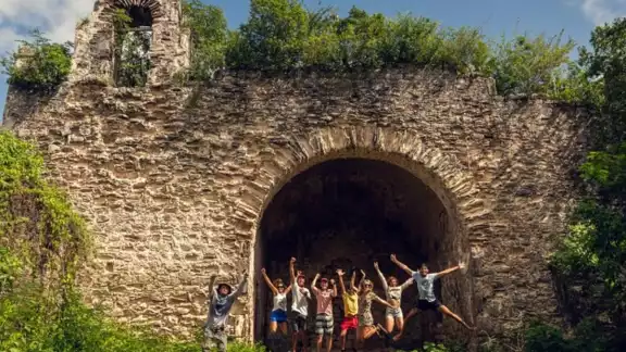 Los principales clientes de estas visitas son huéspedes de los lujosos hoteles de Costa Mujeres, que aman la naturaleza y gustan del turismo aventura. Los principales clientes de estas visitas son huéspedes de los lujosos hoteles de Costa Mujeres, que aman la naturaleza y gustan del turismo aventura.