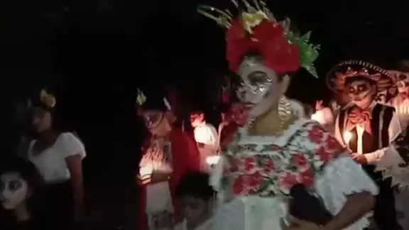 La noche continuó con la actividad denominada Pasarela de los Santos