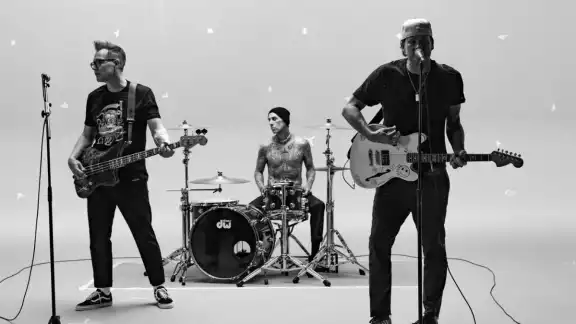 Travis Barker, Tom DeLonge y Mark Hoppus estarán hoy en el Palacio de los Deportes Travis Barker, Tom DeLonge y Mark Hoppus estarán hoy en el Palacio de los Deportes