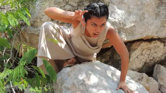 Christi Uicab es creadora escénica, investigadora y actriz, nacida en Mérida, Yucatán