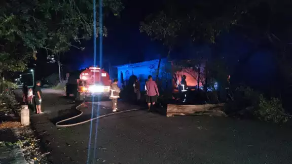 El hombre de 53 años resultó con quemaduras en los brazos y hombros El hombre de 53 años resultó con quemaduras en los brazos y hombros