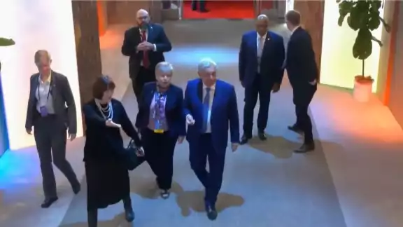 Andrés Manuel López Obrador arribo al Centro de Convenciones Moscone acompañado por la canciller Alicia Bárcena Andrés Manuel López Obrador arribo al Centro de Convenciones Moscone acompañado por la canciller Alicia Bárcena