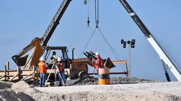 Dan a conocer que la obra tiene programada su terminación para el 30 de noviembre del presente año. Dan a conocer que la obra tiene programada su terminación para el 30 de noviembre del presente año.