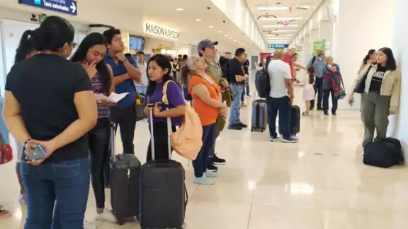 Por el momento han aterrizado 7 de los 18 vuelos previstos para este viernes Por el momento han aterrizado 7 de los 18 vuelos previstos para este viernes