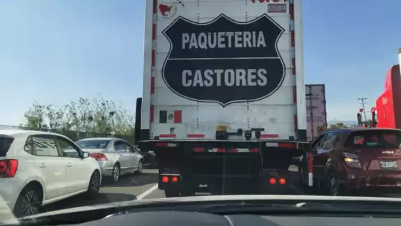 A través de las redes sociales se han difundido imágenes del caos vial. Foto: Twitter @escuinsin