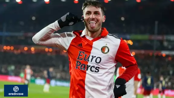 El atacante mexicano se metió en la lista de los máximos goleadores del año, quedó en quinto lugar con 39 goles en 63 partidos
El atacante mexicano se metió en la lista de los máximos goleadores del año, quedó en quinto lugar con 39 goles en 63 partidos