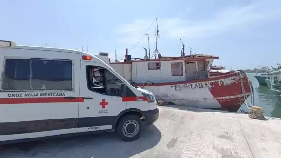 El pescador fue trasladado en ambulancia al hospital El pescador fue trasladado en ambulancia al hospital