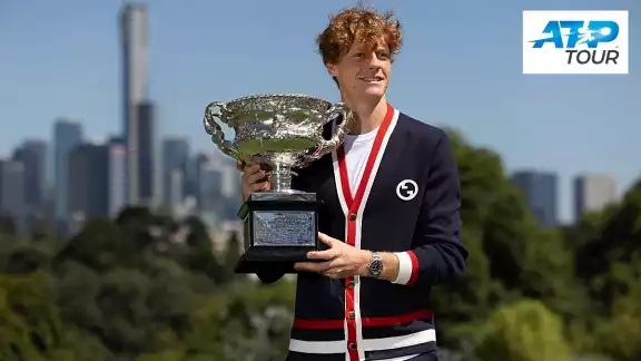 Si bien los primeros cuatro están ajustados en la parte más alta, el que más estiró la diferencia fue Sinner, que después de ganar Melbourne, sigue cuarto adelante de Rublev
Si bien los primeros cuatro están ajustados en la parte más alta, el que más estiró la diferencia fue Sinner, que después de ganar Melbourne, sigue cuarto adelante de Rublev