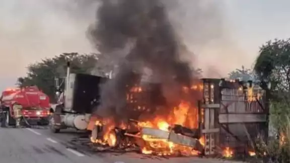 El cuerpo de bomberos logró acabar con las flamas El cuerpo de bomberos logró acabar con las flamas