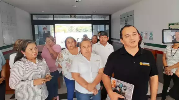 Acusan al Subdirector de Administración, Neeyen Dackak Canto, de abuso de poder y trato despectivo; no dejarán ingresar a nadie hasta obtener respuesta. Acusan al Subdirector de Administración, Neeyen Dackak Canto, de abuso de poder y trato despectivo; no dejarán ingresar a nadie hasta obtener respuesta.