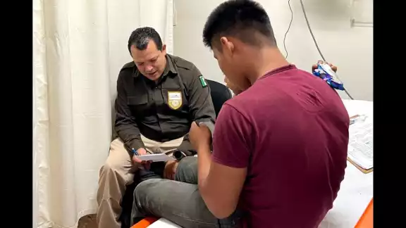 Los migrantes fueron atendidos por elementos del Instituto Nacional de Migración Los migrantes fueron atendidos por elementos del Instituto Nacional de Migración