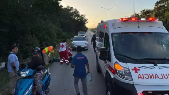 El hombre fue trasladado en una ambulancia al Hospital General.