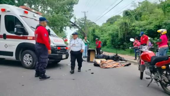 Fallece motorepartidor tras percance vial en la Avenida Centenario