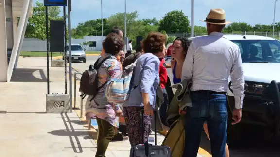 El primer vuelo hacia la CDMX llevó a 88 pasajeros
