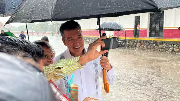 El gobernador señaló que esta infraestructura ferroviaria será un patrimonio del pueblo de México El gobernador señaló que esta infraestructura ferroviaria será un patrimonio del pueblo de México