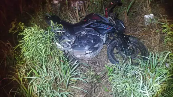 Ninguno portaba el casco protector y se dijo que tenían aliento alcohólico