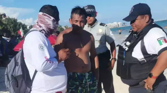 Luego del susto y de ser valorado por los guardavidas, prefirió tomar el sol en el arenal Luego del susto y de ser valorado por los guardavidas, prefirió tomar el sol en el arenal