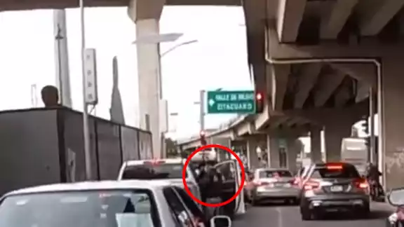 Hombres amagaron a un conductor para despojarlo de sus pertenencias Hombres amagaron a un conductor para despojarlo de sus pertenencias