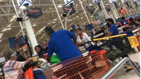 Al parecer, los propietarios de negocios no quieren dar más dinero de su bolsa. Al parecer, los propietarios de negocios no quieren dar más dinero de su bolsa.