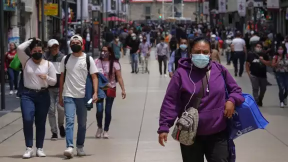 La Secretaría de Salud informó que en México se registraron 230 nuevas muertes y 3 mil 7 nuevos contagios en las últimas 24 horas