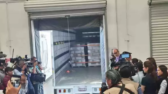 Este viernes 3 de mayo inicio la distribución de la documentación electoral que será distribuida y entregada en los 300 distritos electorales. Este viernes 3 de mayo inicio la distribución de la documentación electoral que será distribuida y entregada en los 300 distritos electorales.