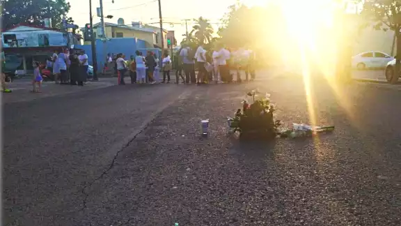 El pequeño se dedicaba a hacer malabares en la esquina de la avenida Líbano El pequeño se dedicaba a hacer malabares en la esquina de la avenida Líbano
