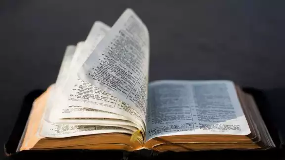 Leer la Biblia es algo que se invita hacer el Viernes Santo Leer la Biblia es algo que se invita hacer el Viernes Santo