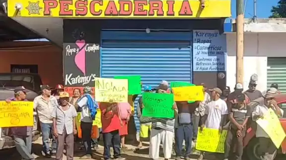La gasolinera actualmente opera de manera irregular La gasolinera actualmente opera de manera irregular