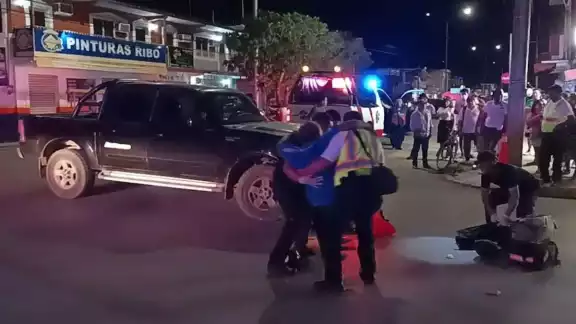 Camioneta se impacta contra motocicleta; hay varios heridos en José María Morelos Camioneta se impacta contra motocicleta; hay varios heridos en José María Morelos