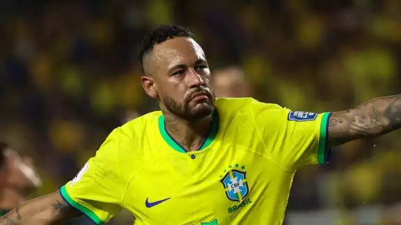 Critican a Neymar por vacaciones en lujoso crucero