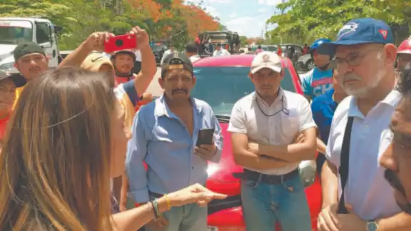 En el sitio del operativo hubo acusaciones mutuas entre dirigentes de transportistas En el sitio del operativo hubo acusaciones mutuas entre dirigentes de transportistas