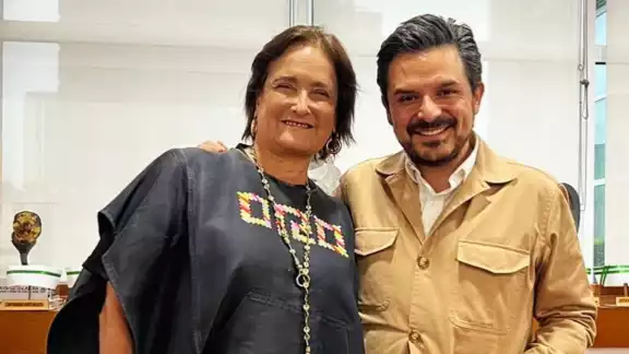 Reconoció que estuvo trabajando de la mano de Zoe Robledo, pero ante su decisión de no buscar la candidatura, ella será quien asuma la responsabilidad. Reconoció que estuvo trabajando de la mano de Zoe Robledo, pero ante su decisión de no buscar la candidatura, ella será quien asuma la responsabilidad.