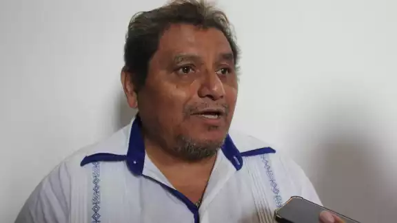 Señaló que los viernes de trova son excepcionales, pero debería de haber más días así Señaló que los viernes de trova son excepcionales, pero debería de haber más días así