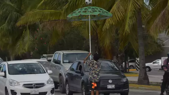 Llegó hace un par de meses a un evento de cirqueros en Playa del Carmen, y se quedó en el Caribe Mexicano, a la espera de otro concurso, el 9 de marzo Llegó hace un par de meses a un evento de cirqueros en Playa del Carmen, y se quedó en el Caribe Mexicano, a la espera de otro concurso, el 9 de marzo