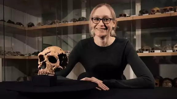 Nuevo estudio arqueológico recreó el rostro de una mujer neandertal de hace 70 mil años Nuevo estudio arqueológico recreó el rostro de una mujer neandertal de hace 70 mil años