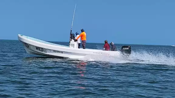 Los pescadores se deshicieron del cargamento, por lo que no fueron detenidos Los pescadores se deshicieron del cargamento, por lo que no fueron detenidos