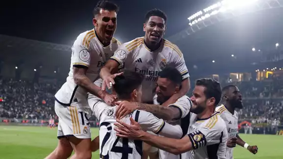 En un partido que necesitó de tiempos extras, el conjunto blanco venció a los 'colchoneros' en el duelo disputado este miércoles en el Al -Awwal Stadium de Raid, Arabia Saudita

