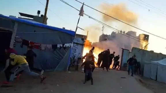 Mahmud Abbas, presidente de la Autoridad Nacional Palestina señaló que la ofensiva en Rafah ordenada por Benjamin Netanyahu muestra la “política israelí que pretende desplazar al pueblo palestino” Mahmud Abbas, presidente de la Autoridad Nacional Palestina señaló que la ofensiva en Rafah ordenada por Benjamin Netanyahu muestra la “política israelí que pretende desplazar al pueblo palestino”