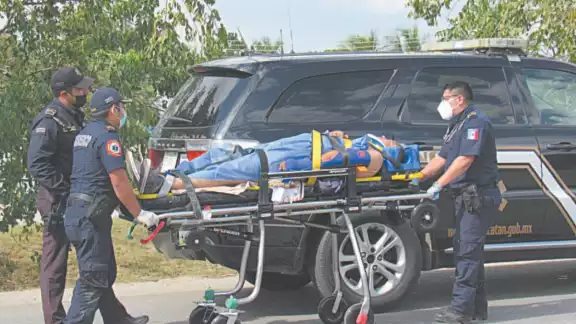 En el kilómetro 15 del Periférico, un Chevrolet se salió de la vía y en su trayecto en la hondonada se impactó contra un árbol En el kilómetro 15 del Periférico, un Chevrolet se salió de la vía y en su trayecto en la hondonada se impactó contra un árbol