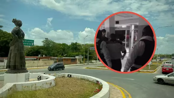 El guardia fue llevado a un hospital para su atención El guardia fue llevado a un hospital para su atención