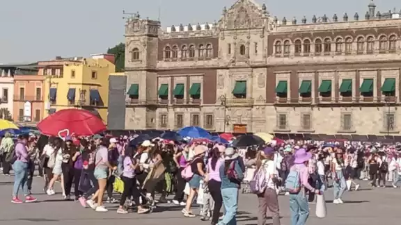 El Zócalo de CDMX está repleto de mujeres por la Marcha del 8M