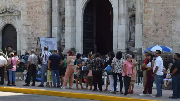 La misa episcopal a las 8 de la mañana en Catedral de Mérida