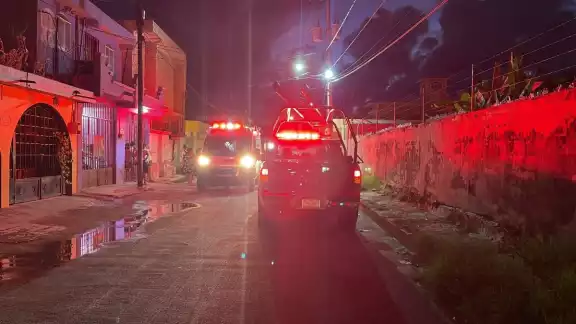 Los vecinos pensaron que el hombre intentaba entrar a robar Los vecinos pensaron que el hombre intentaba entrar a robar